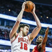 Pau Gasol captura un rebote ante Indiana Pau Gasol captura un rebote ante Indiana