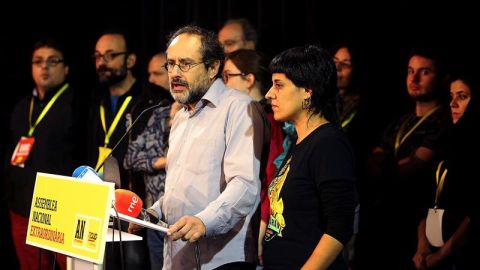 El presidente de la CUP en el Parlament, Antonio Ba&ntilde;os, y su portavoz parlamentaria, Anna Gabriel 
