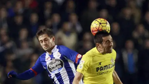 Fede Cartabia y Mario Gaspar luchan por el balón Fede Cartabia y Mario Gaspar luchan por el balón
