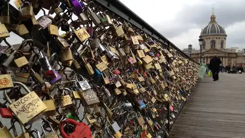 Imagen del puente de los candados en París