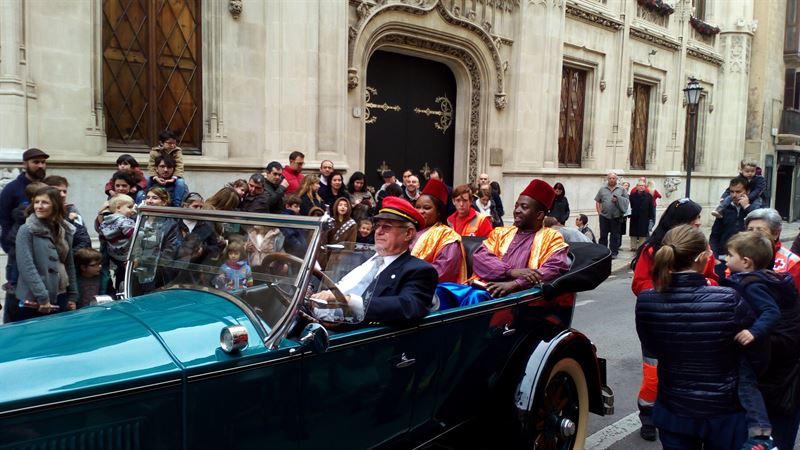 Los pajes anuncian llegada de los Reyes y recogen cartas de niños en Palma Los pajes anuncian llegada de los Reyes y recogen cartas de niños en Palma