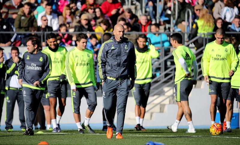 Zidane aumenta el trabajo en una sesión sin Ramos y Bale Zidane aumenta el trabajo en una sesión sin Ramos y Bale