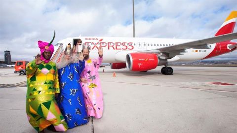 los Reyes Magos a su llegada al aeropuerto Adolfo Su&aacute;rez Madrid-Barajas