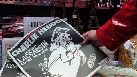 La portada de Charlie Hebdo que ha causado pol&eacute;mica en un quiosco