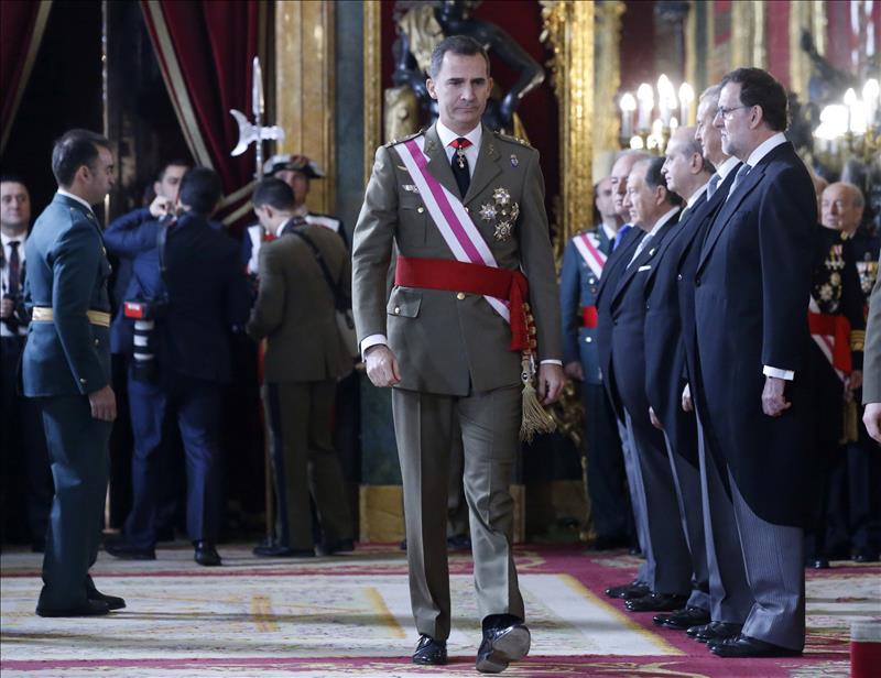 El Rey preside la Pascua Militar con Cospedal por primera vez como ministra de Defensa El Rey preside la Pascua Militar con Cospedal por primera vez como ministra de Defensa