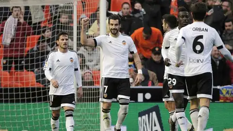 Negredo celebra uno de sus goles ante el Granada Negredo celebra uno de sus goles ante el Granada