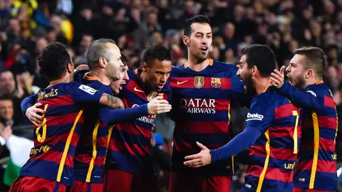 Los jugadores del Barcelona celebra uno de los goles contra el Espanyol Los jugadores del Barcelona celebra uno de los goles contra el Espanyol