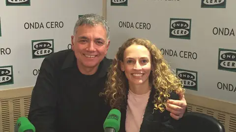 Mayca Bernardo y Juan Ramón Lucas Mayca Bernardo en los estudios de Onda Cero Madrid con Juan Ramón Lucas