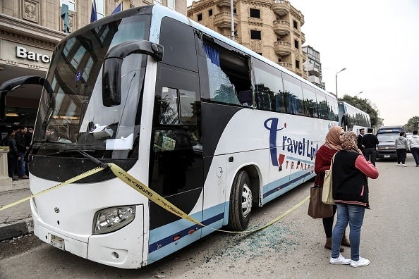 Disparan contra turistas que subían a un autobús en un hotel del grupo Barceló en El Cairo Disparan contra turistas que subían a un autobús en un hotel del grupo Barceló en El Cairo