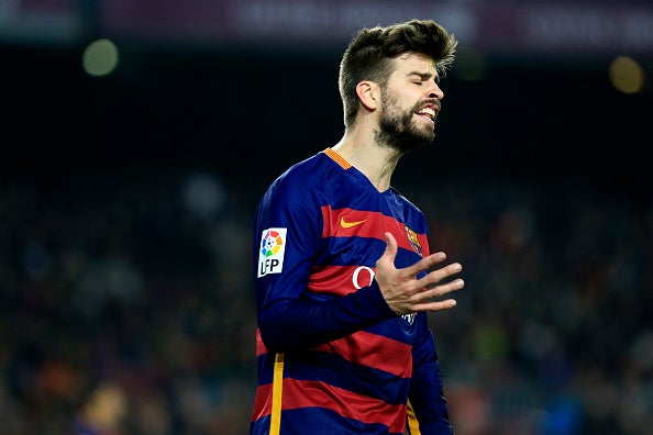 Piqué continúa con la polémica respondiendo a la afición del Espanyol Piqué continúa con la polémica respondiendo a la afición del Espanyol