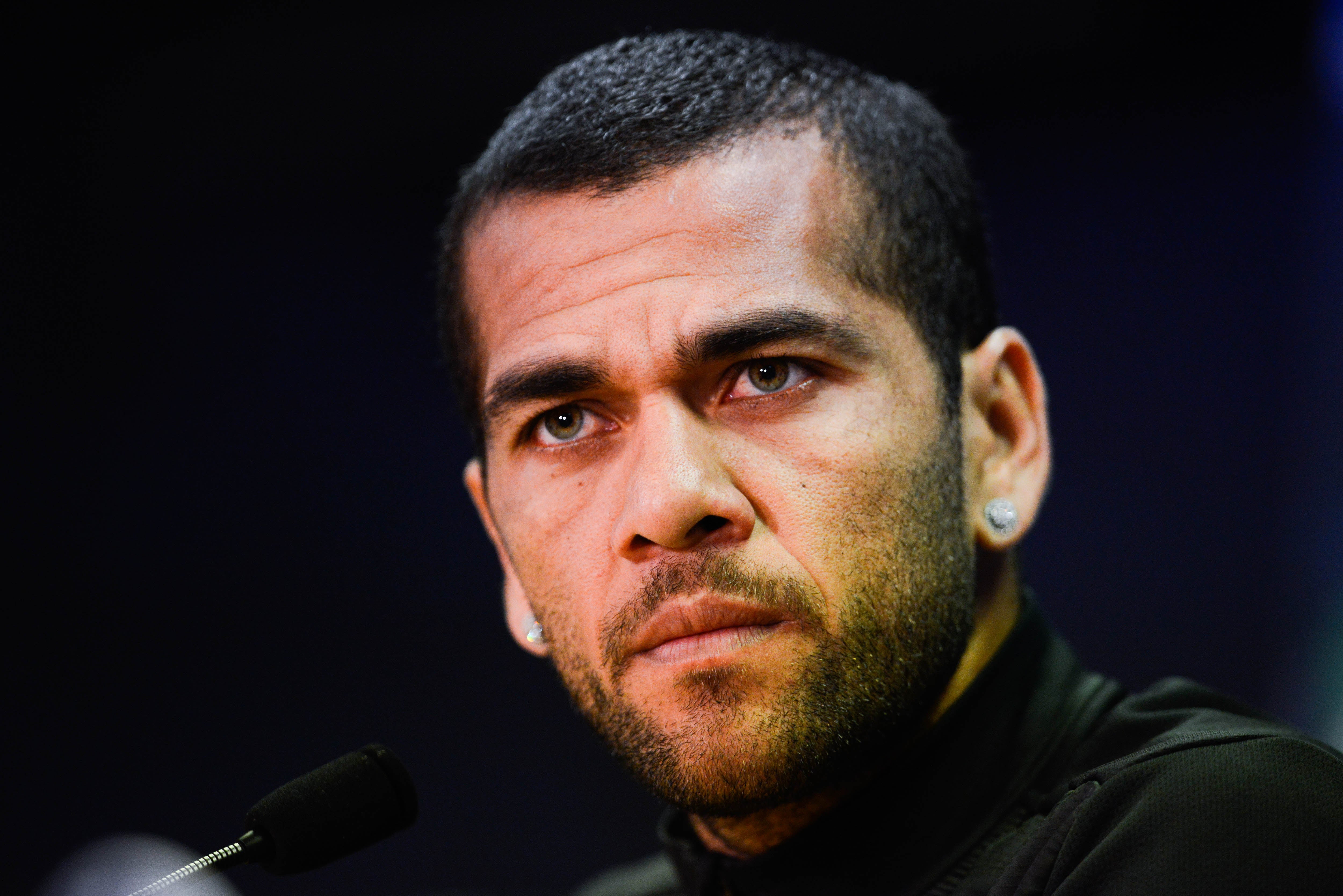 Dani Alves confirma su marcha al Calcio: "Llego a la Juventus para ganar" Dani Alves confirma su marcha al Calcio: "Llego a la Juventus para ganar"