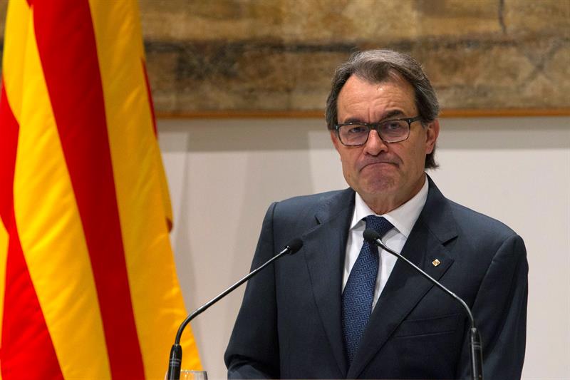 La acusación popular pide seis años de prisión para Artur Mas al atribuirle malversación La acusación popular pide seis años de prisión para Artur Mas al atribuirle malversación