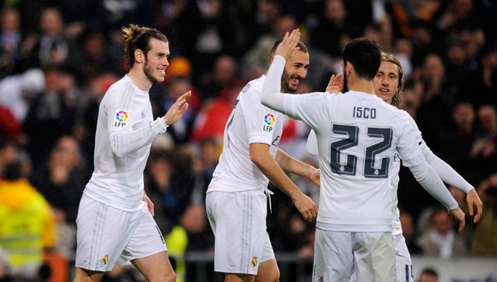 Los jugadores del Real Madrid festejan un tanto
