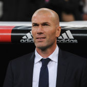 Zidane, en el banquillo del Real Madrid