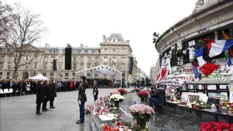 Las autoridades francesas rinden un sobrio homenaje a las v&iacute;ctimas del terrorismo en Par&iacute;s 