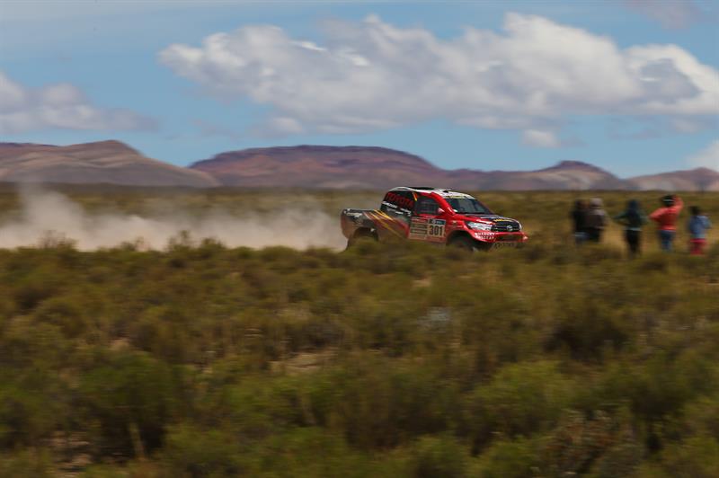 Un muerto y cinco heridos en el Rally Dakar por el accidente de un camión Un muerto y cinco heridos en el Rally Dakar por el accidente de un camión