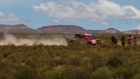 Espectadores presencian la s&eacute;ptima etapa del Dakar