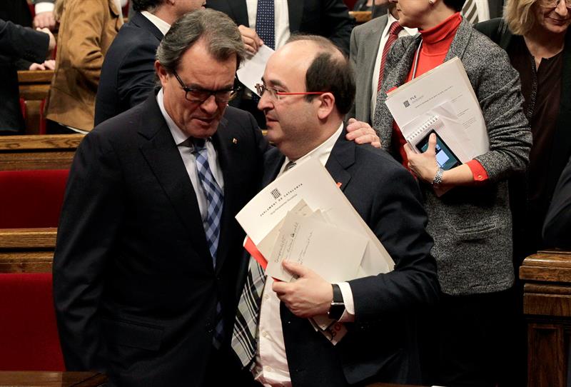Iceta a Puigdemont: "No a la independencia, a ilegalidad y a su investidura" Iceta a Puigdemont: "No a la independencia, a ilegalidad y a su investidura"