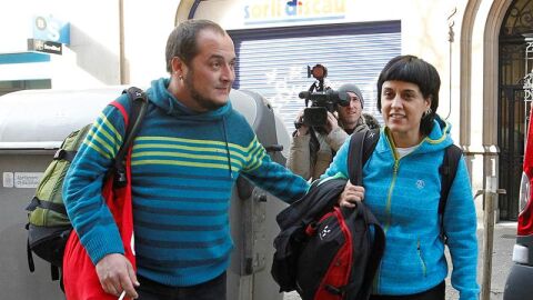 Los miembros de la CUP David Fern&aacute;ndez y Anna Gabriel, a su llegada a la reuni&oacute;n del consejo pol&iacute;tico de la CUP