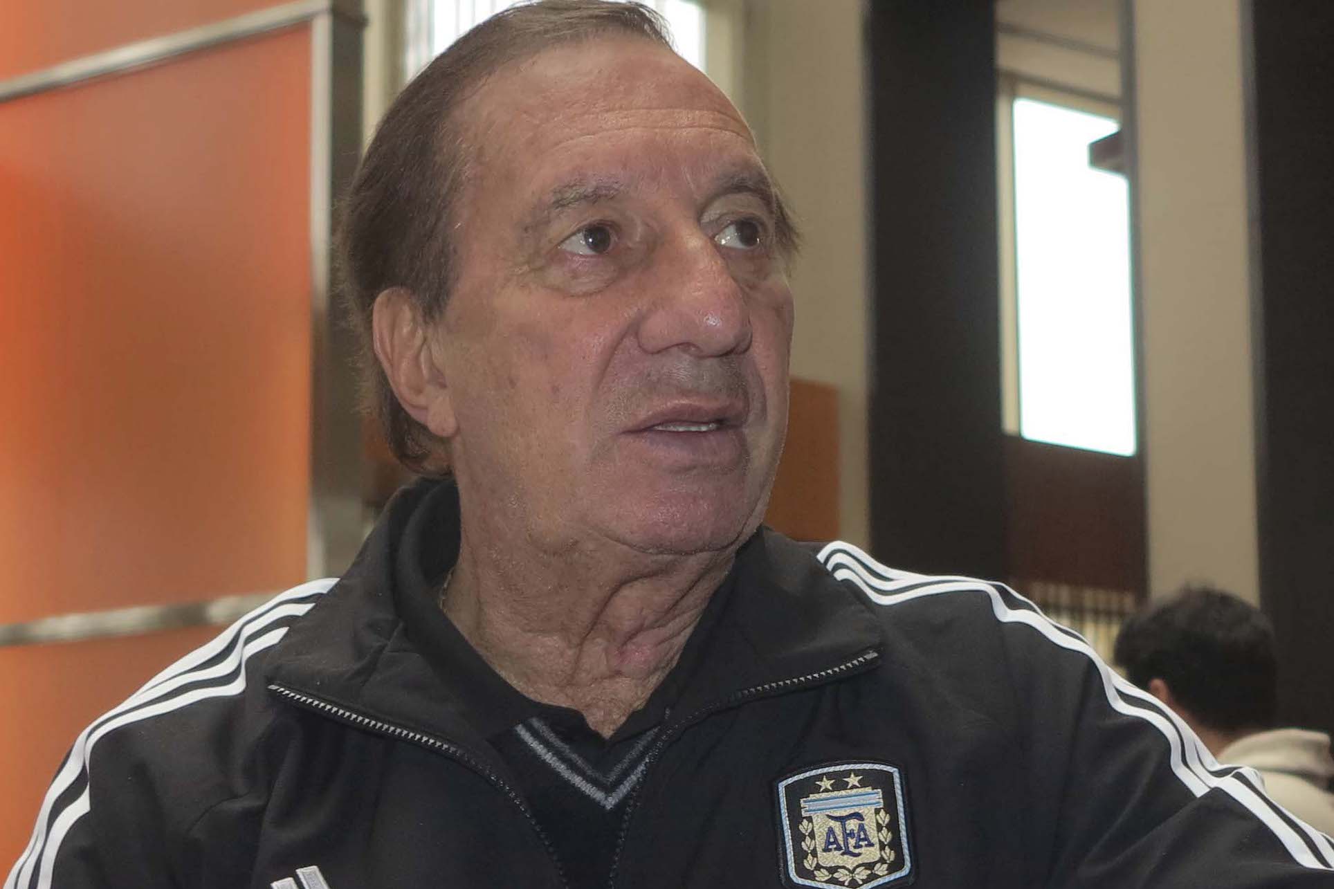 Bilardo sobre los abusos a las mujeres: "Hay mujeres que visten bien y otras que son provocativas" Bilardo sobre los abusos a las mujeres: "Hay mujeres que visten bien y otras que son provocativas"