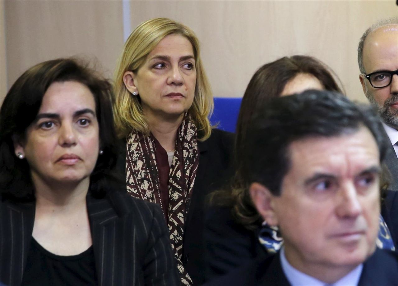 La Audiencia reanuda este martes el juicio del caso Nóos con la Infanta y otros 17 acusados en el banquillo La Audiencia reanuda este martes el juicio del caso Nóos con la Infanta y otros 17 acusados en el banquillo