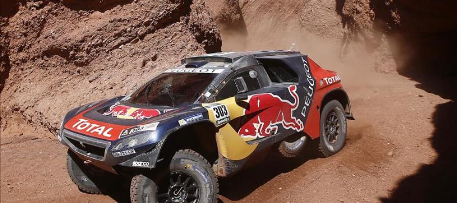 El piloto español Carlos Sainz y su copiloto Lucas Cruz El piloto español Carlos Sainz y su copiloto Lucas Cruz