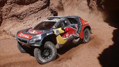 El piloto espa&ntilde;ol Carlos Sainz y su copiloto Lucas Cruz 