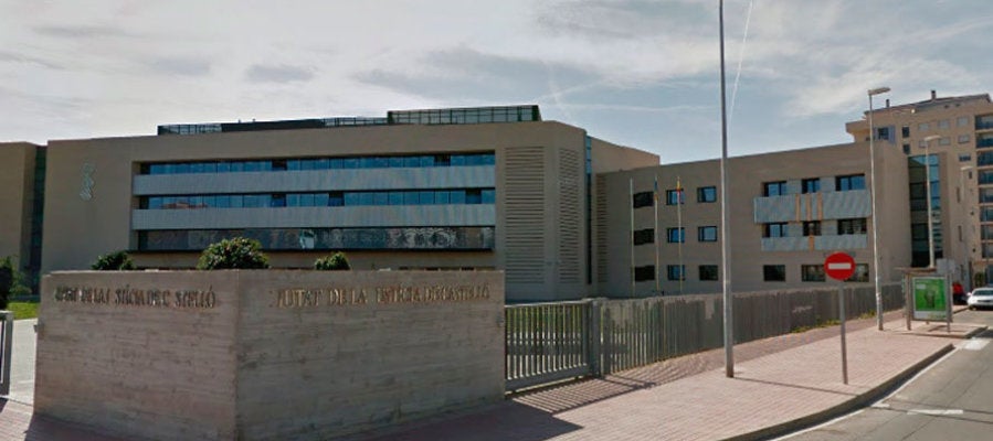Fachada de la Audiencia Provincial de Castellón. Fachada de la Audiencia Provincial de Castellón.