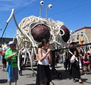 Procesión de seguidores de la Iglesia del Monstruo del Espagueti Volador Procesión de seguidores de la Iglesia del Monstruo del Espagueti Volador