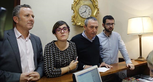 Compromís ve en las condiciones de Rivera a Rajoy una cortina de humo para esconder los resultados del CIS Compromís ve en las condiciones de Rivera a Rajoy una cortina de humo para esconder los resultados del CIS