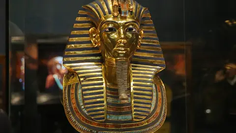 Máscara de oro de Tutankamón en el Museo de El Cairo Máscara de oro de Tutankamón en el Museo de El Cairo
