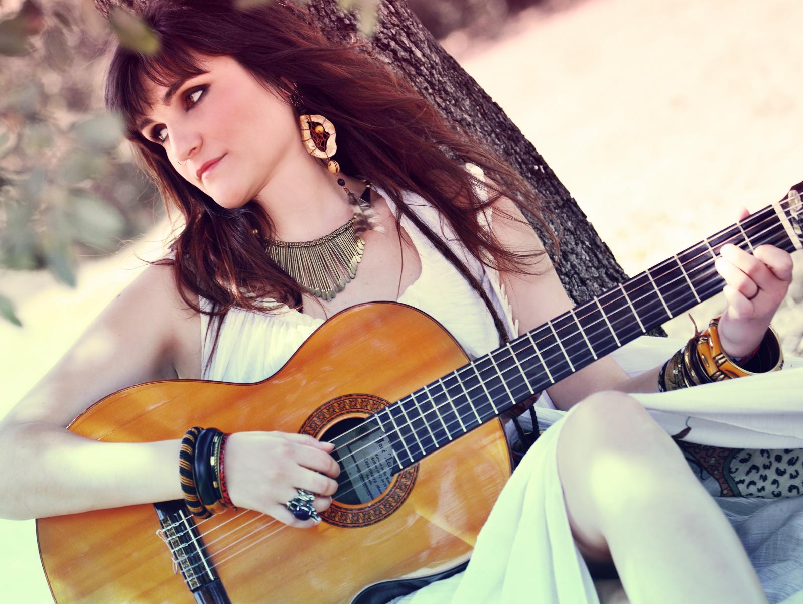 Rozalen: “Creo que poco a poco la gente se va enterando de que el significado real de feminismo es igualdad” Rozalen: “Creo que poco a poco la gente se va enterando de que el significado real de feminismo es igualdad”