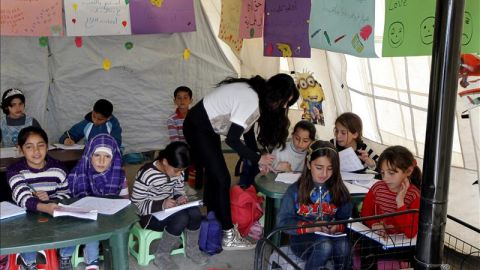 Ni&ntilde;os refugiados sirios en una escuela en L&iacute;bano