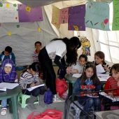 Niños refugiados sirios en una escuela en Líbano