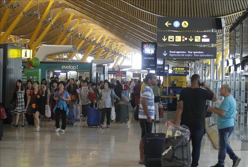 Las aerolíneas 'low cost' superan a las tradicionales en el transporte de viajeros a España Las aerolíneas 'low cost' superan a las tradicionales en el transporte de viajeros a España