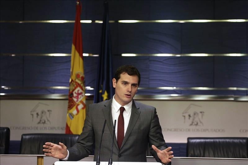 Sánchez y Rivera acuerdan dar prioridad a la lucha contra el paro y la corrupción Sánchez y Rivera acuerdan dar prioridad a la lucha contra el paro y la corrupción