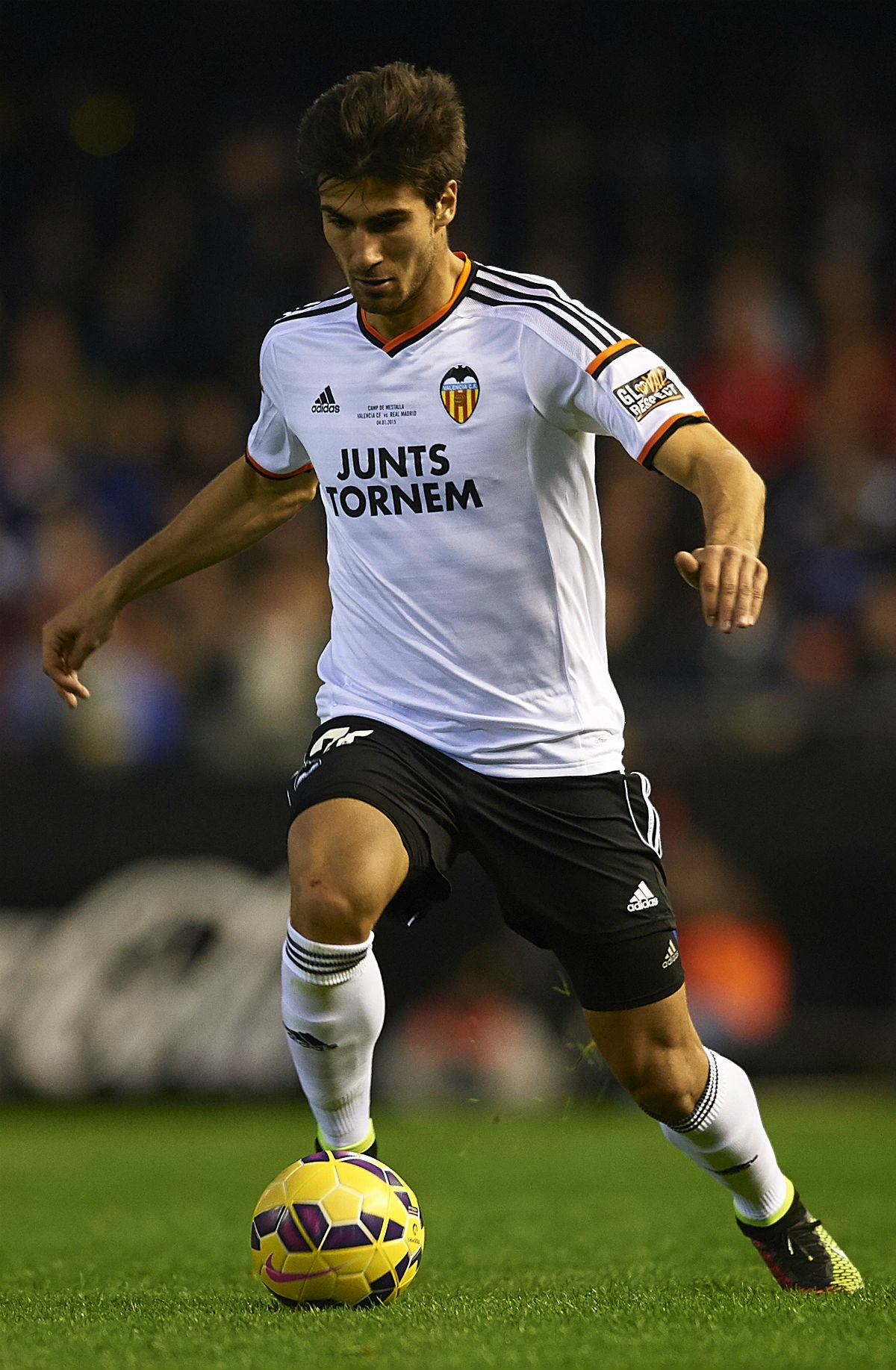 André Gomes, a un aficionado: "¿Te crees que me da igual perder partidos?" André Gomes, a un aficionado: "¿Te crees que me da igual perder partidos?"