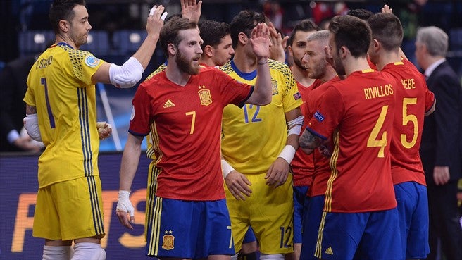 Yepes: "No hay que confiarse con Rusia. Prefiero no marcar y llevarnos el título" Yepes: "No hay que confiarse con Rusia. Prefiero no marcar y llevarnos el título"