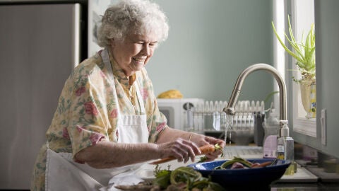 La dieta mediterr&aacute;nea es muy beneficiosa para la gente mayor.