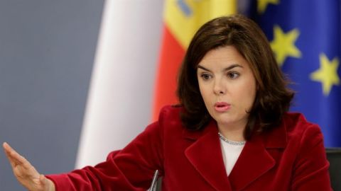 La vicepresidenta del Gobierno en funciones, Soraya S&aacute;enz de Santamar&iacute;a, durante la rueda de prensa posterior a la reuni&oacute;n del Consejo de Ministros