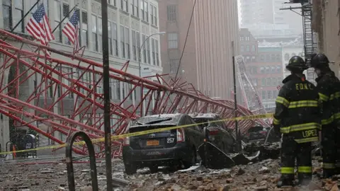 Accidente al caer una grúa en Nueva York Accidente al caer una grúa en Nueva York