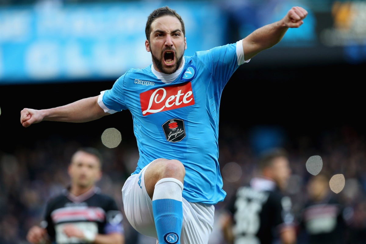 Higuaín mantiene líder al Nápoles tras su victoria frente al Carpi Higuaín mantiene líder al Nápoles tras su victoria frente al Carpi