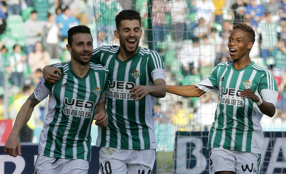 Betis 1 - 0 Valencia. El Betis se impone al Valencia Betis 1 - 0 Valencia. El Betis se impone al Valencia