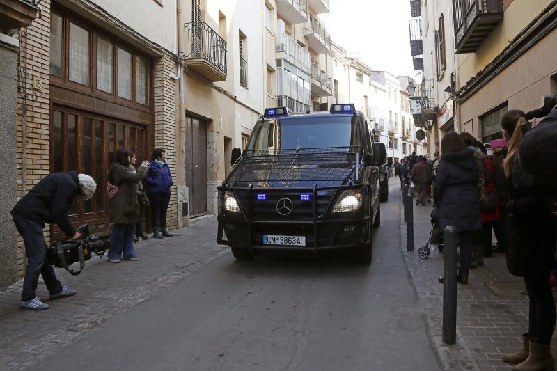 Detienen a dos imanes en Ibiza por su presunto apoyo al grupo terrorista Daesh Detienen a dos imanes en Ibiza por su presunto apoyo al grupo terrorista Daesh