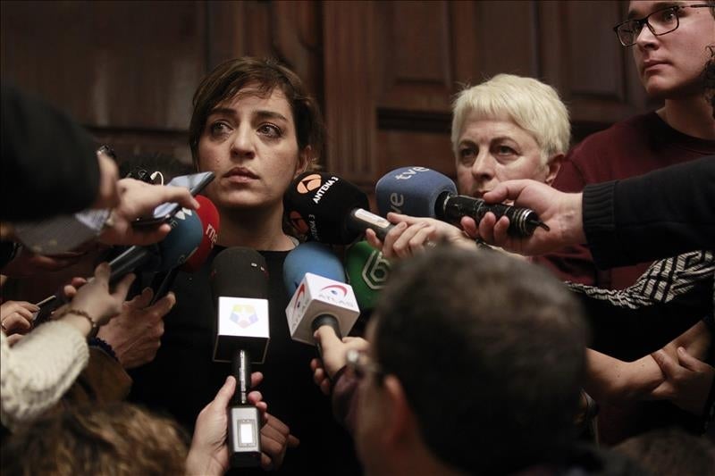 El PSOE apoya a Ahora Madrid y salva a Mayer de la reprobación del Pleno El PSOE apoya a Ahora Madrid y salva a Mayer de la reprobación del Pleno