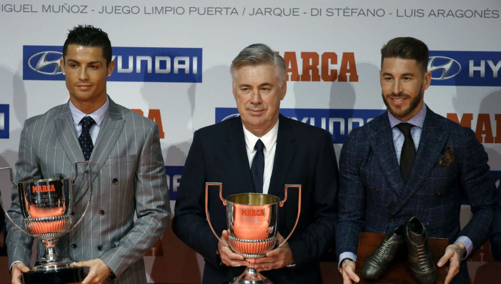 Ancelotti junto a Cristiano y Ramos