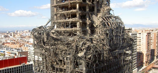 15 años del incendio del Windsor: Las incógnitas aún sin resolver 15 años del incendio del Windsor: Las incógnitas aún sin resolver