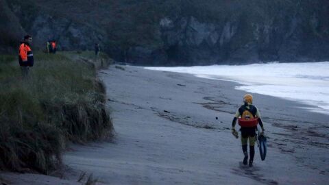 Varias de las personas que participan en la b&uacute;squeda del ni&ntilde;o de veinte meses desaparecido en Navia