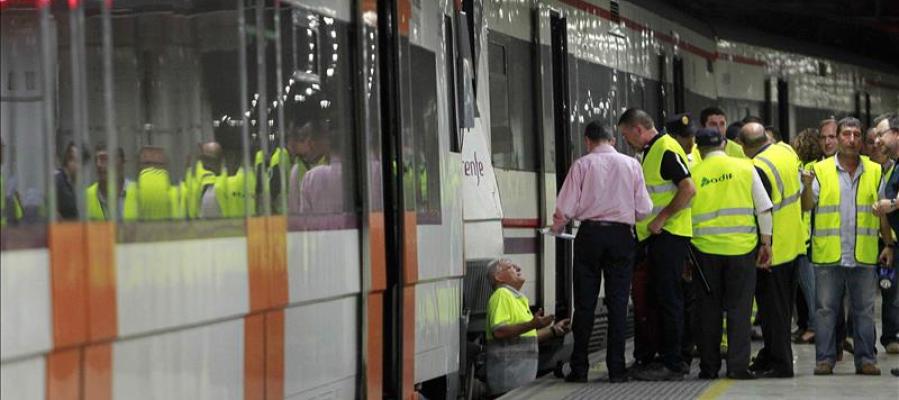 Suprimida la circulación de trenes en Barcelona por humo en los túneles Suprimida la circulación de trenes en Barcelona por humo en los túneles