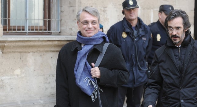 La infanta y Urdangarin cargaban a Aizoon gastos propios y de sus escoltas La infanta y Urdangarin cargaban a Aizoon gastos propios y de sus escoltas